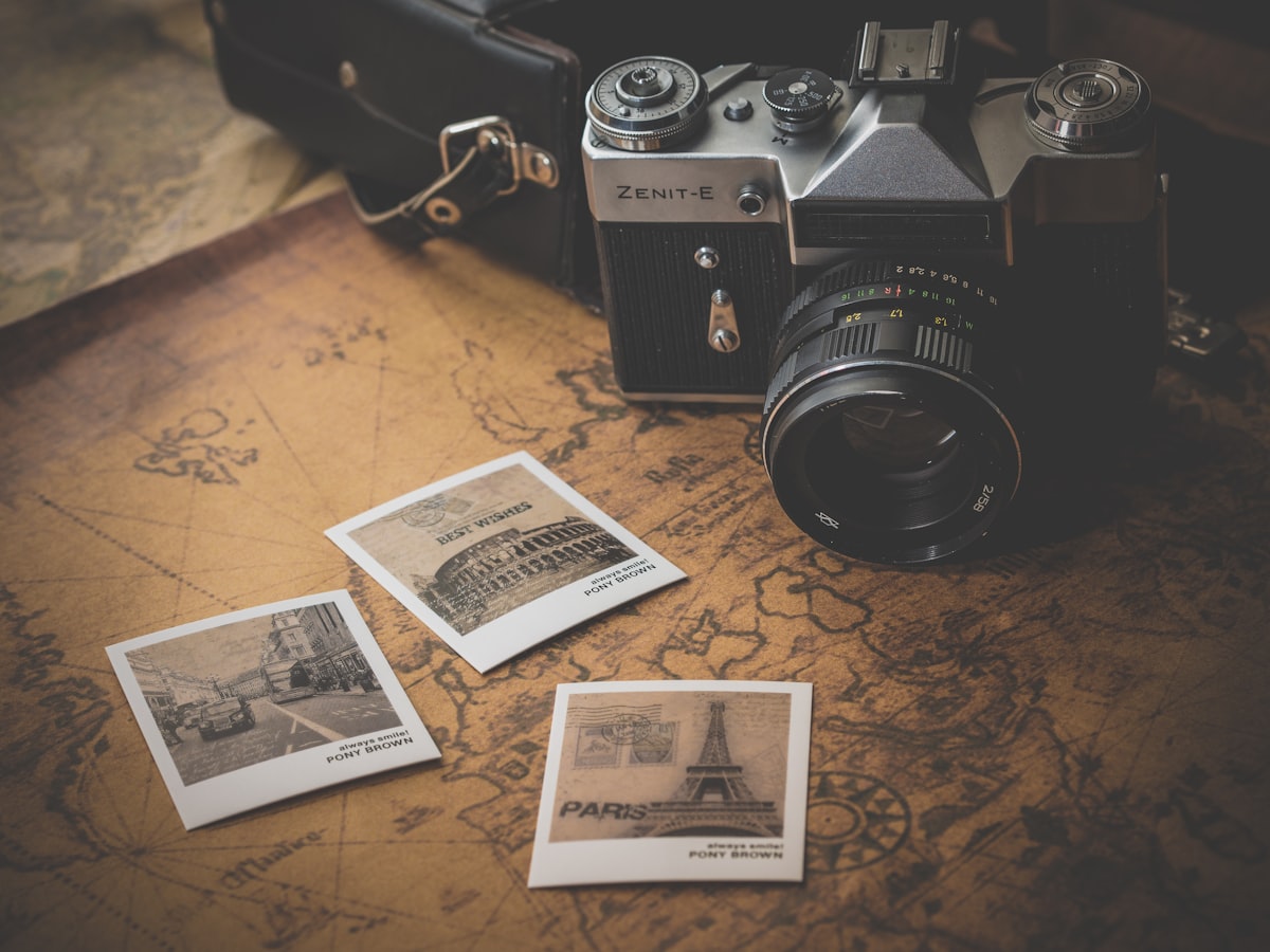 Kamera mit Fotoabzügen
